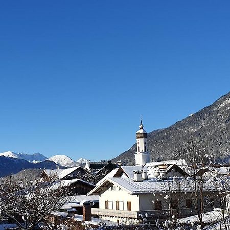 Bunter Hirsch Ferienwohnung Im Garmischer Zentrum 외부 사진
