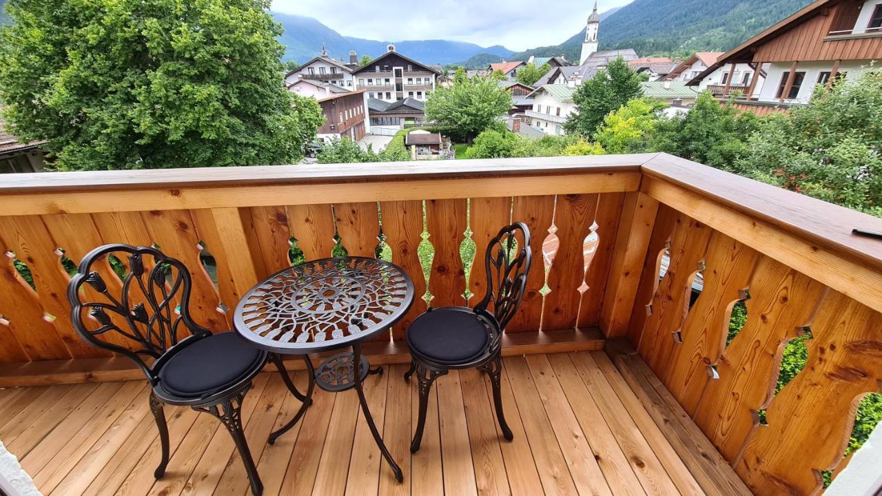 Bunter Hirsch Ferienwohnung Im Garmischer Zentrum 외부 사진