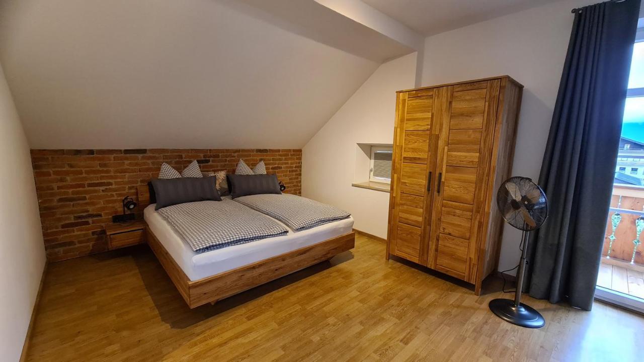 Bunter Hirsch Ferienwohnung Im Garmischer Zentrum 외부 사진