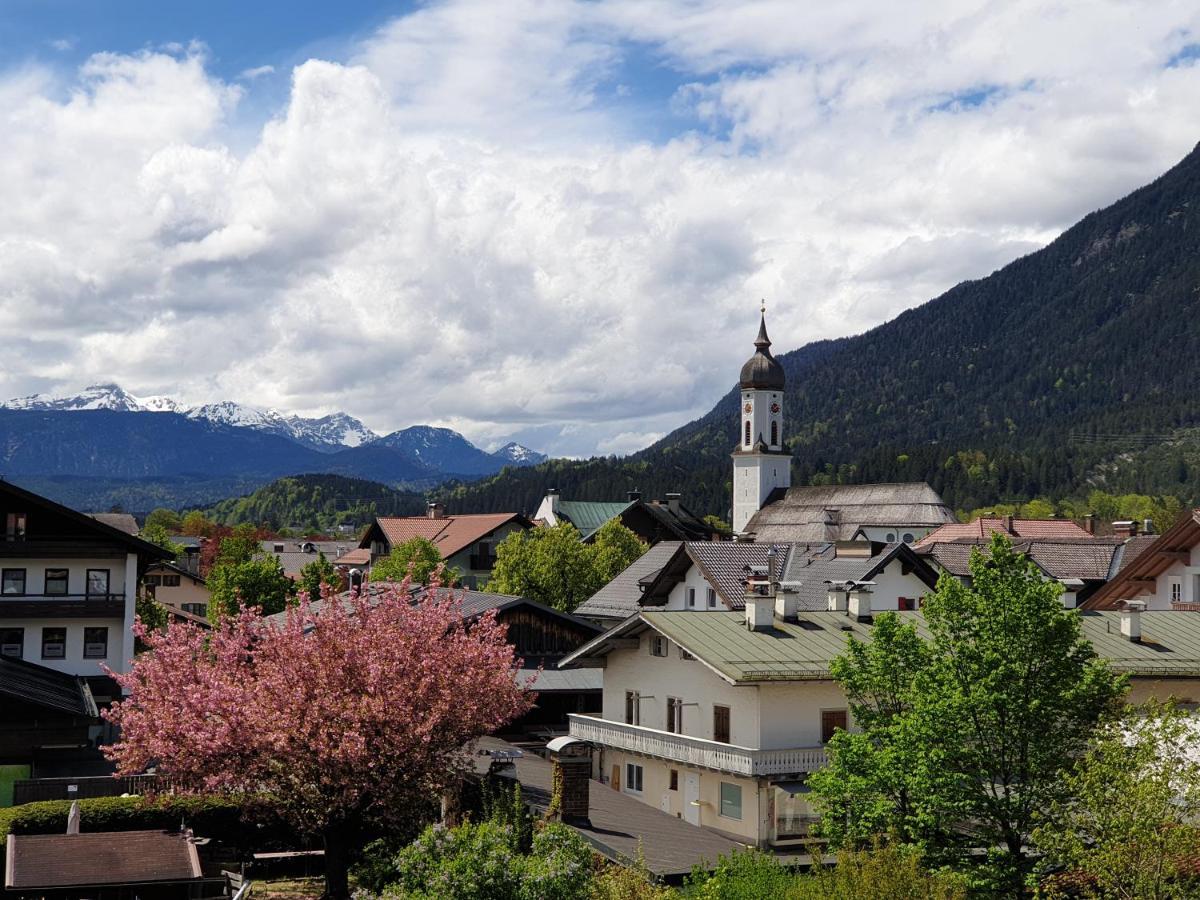 Bunter Hirsch Ferienwohnung Im Garmischer Zentrum 외부 사진