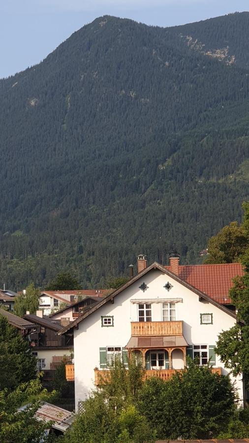 Bunter Hirsch Ferienwohnung Im Garmischer Zentrum 외부 사진