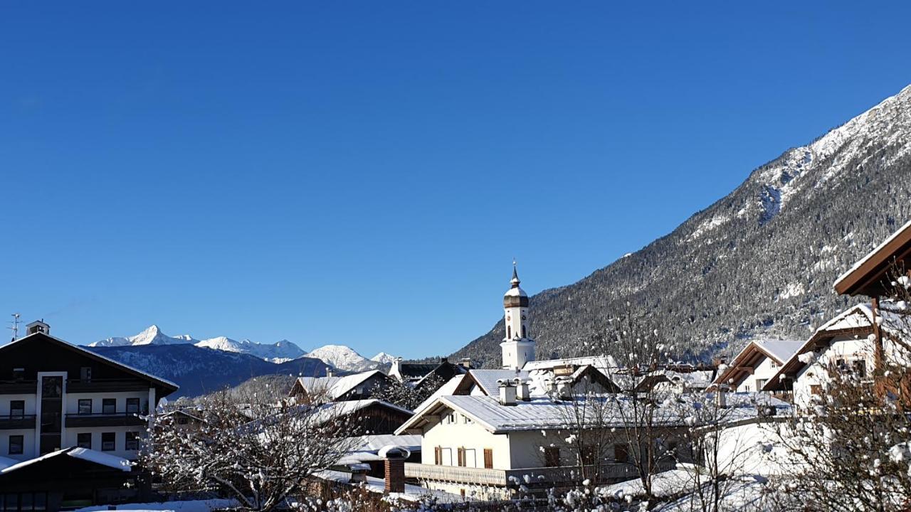 Bunter Hirsch Ferienwohnung Im Garmischer Zentrum 외부 사진