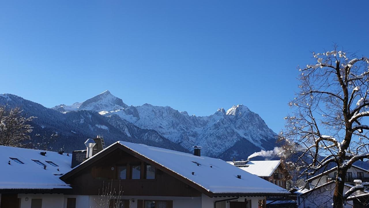 Bunter Hirsch Ferienwohnung Im Garmischer Zentrum 외부 사진